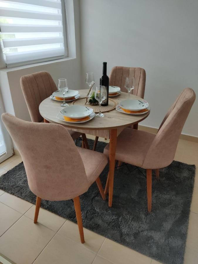 Apartman Andjela Pluzine Luaran gambar
