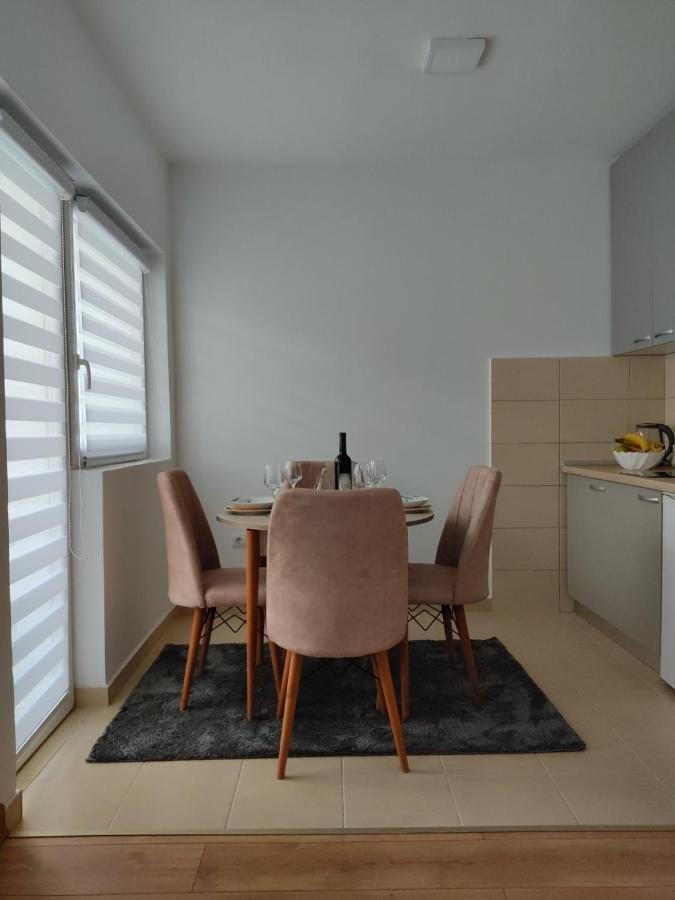 Apartman Andjela Pluzine Luaran gambar